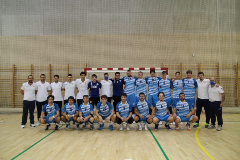 El Sugraf Zaragoza Balonmano se examina ante un rocoso Trapagaran