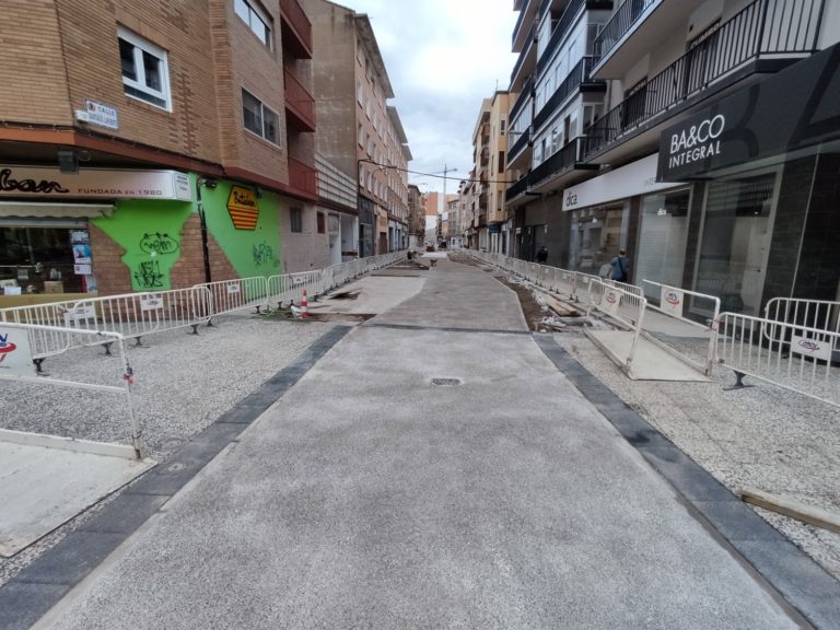 Queda reabierta parcialmente al tráfico la mitad de la calle Santiago Lapuente.