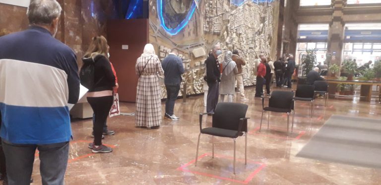 Zaragoza en Común critica colas de más de 2 horas para acceder al registro