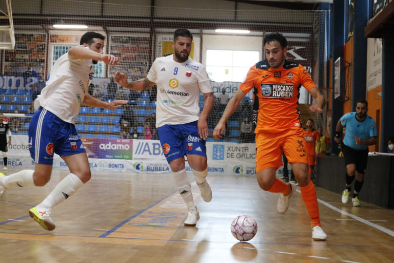 Fútbol Emotion Zaragoza suma un punto en su primer encuentro de la temporada ante Burela (3-3)