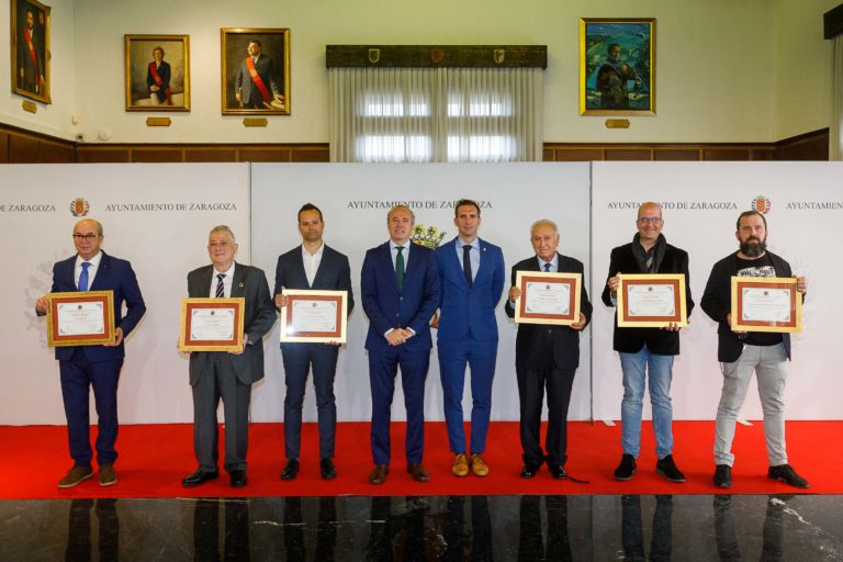 Azcón destaca el “enorme compromiso social” con la ciudad de los premiados como Zaragozanos Ejemplares