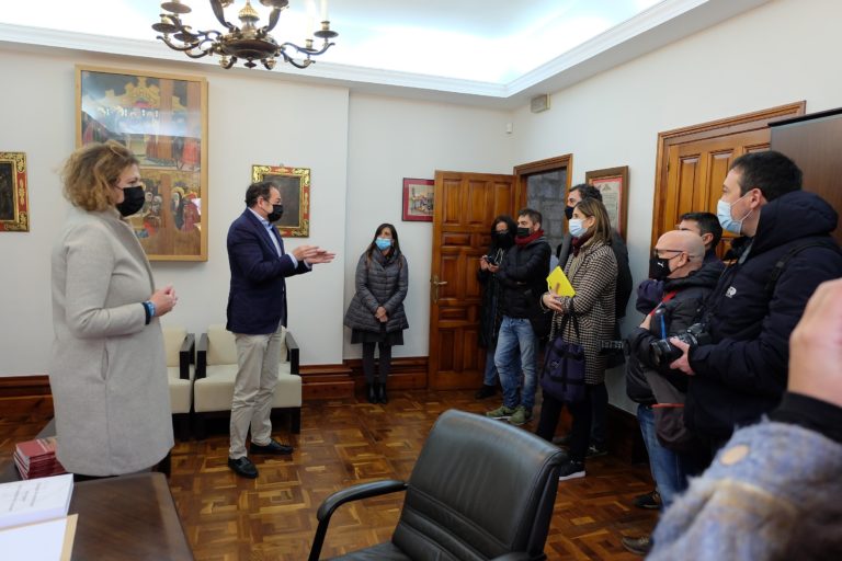 El alcalde de Tarazona recibe al grupo de periodistas componentes del viaje de prensa de la Red de Juderías de España