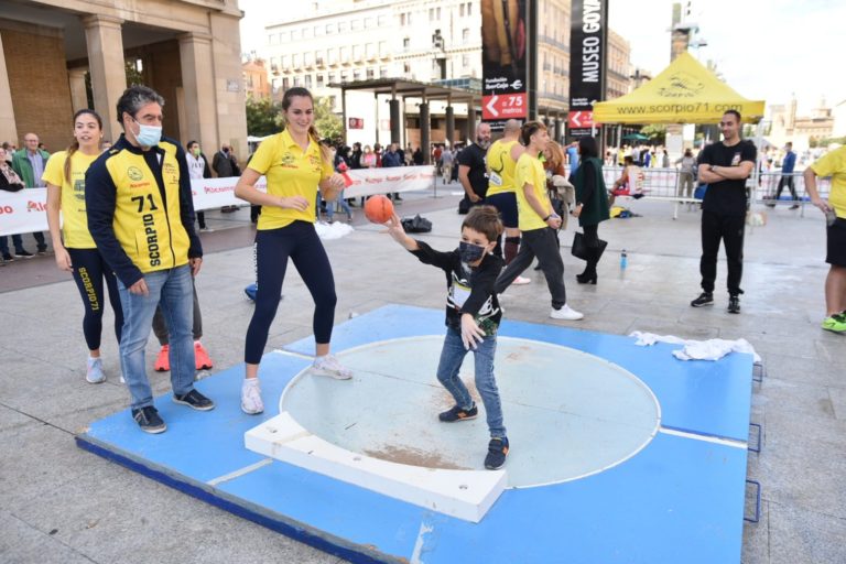 El atletismo se convirtió en protagonista este domingo en la jornada «Atletismo en la calle» organizado por Scorpio 71