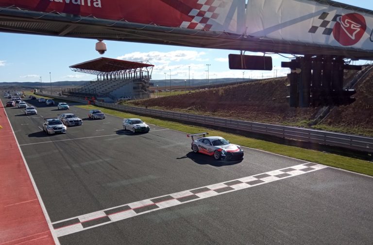 La madrileña Ana Saneiro vuelve a imponerse en el Circuito de Navarra, en el Regional de Velocidad