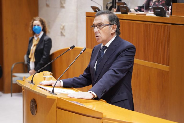 Beamonte denuncia el “egoísmo de la izquierda” que “pone en peligro la necesaria transformación de Aragón y de España”