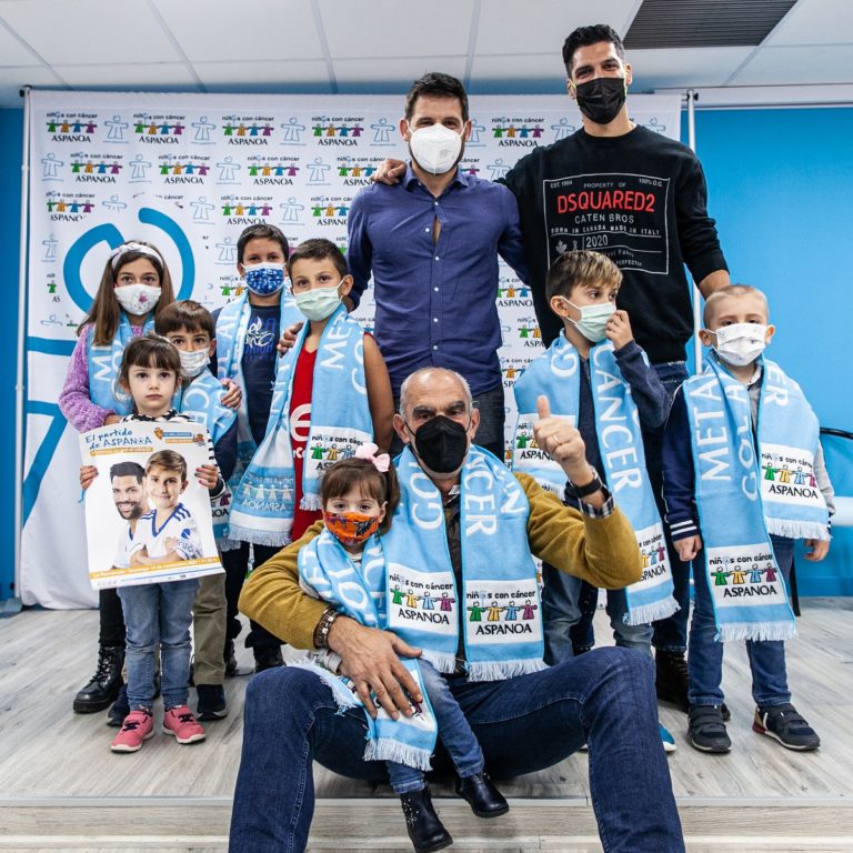 Cedrún, Lafita y Paredes visitan a los niños de Aspanoa antes de la celebración del partido