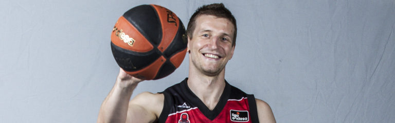 Adam Wazcynski continuará en la disciplina de Casademont Zaragoza hasta final de temporada