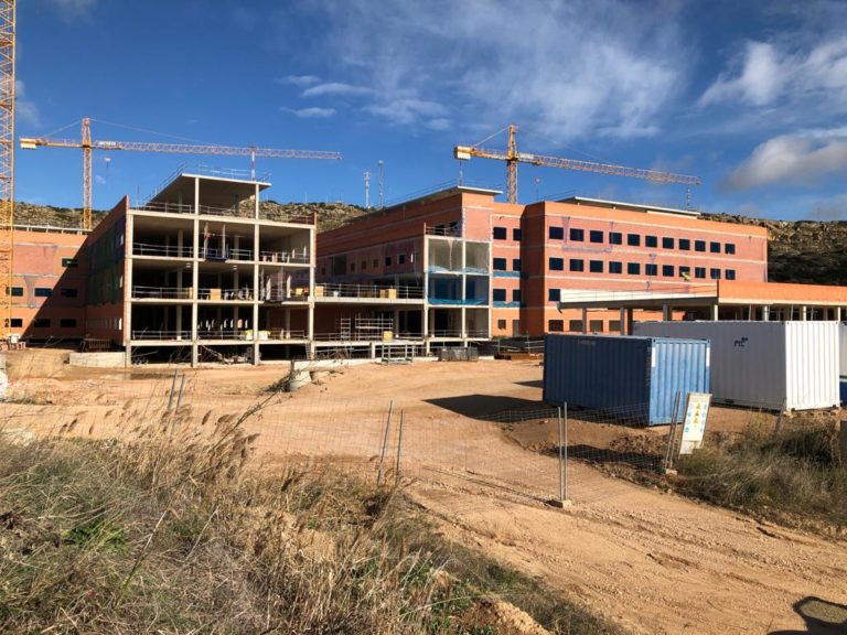 El PSOE critica la defensa de la sanidad privada que hace Azcón
