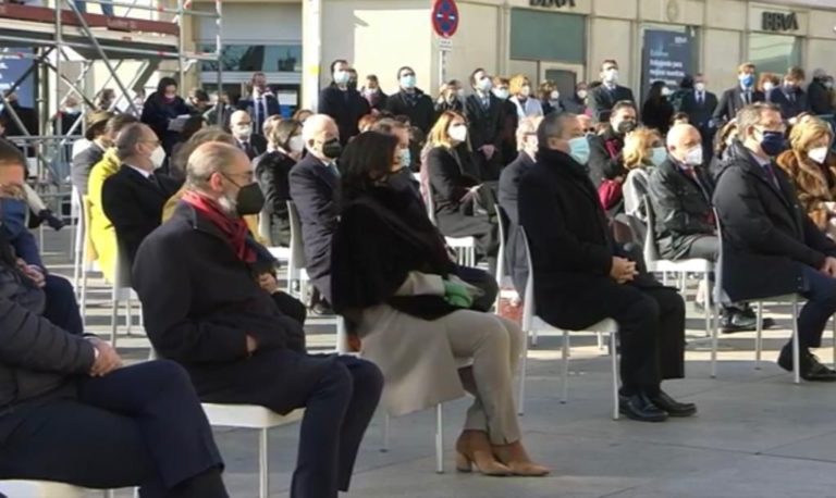 Lambán en el acto de la Constitución: «Urge defender los valores del 78»