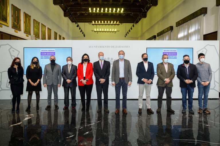 Ayuntamiento de Zaragoza y FUNDAZ llevarán menús especiales a domicilio para el día de Reyes a 200 personas mayores que viven solas