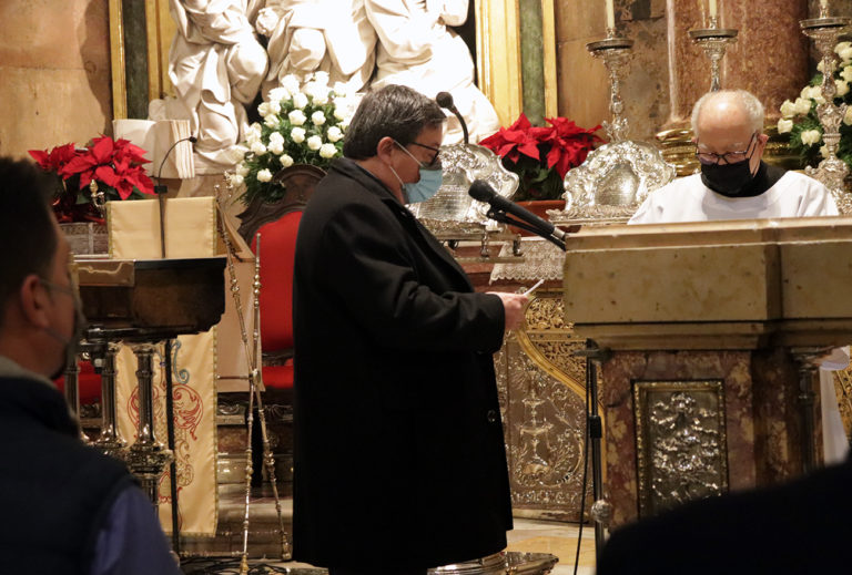 ECOS lleva flores a la Virgen del Pilar para conmemorar su Venida
