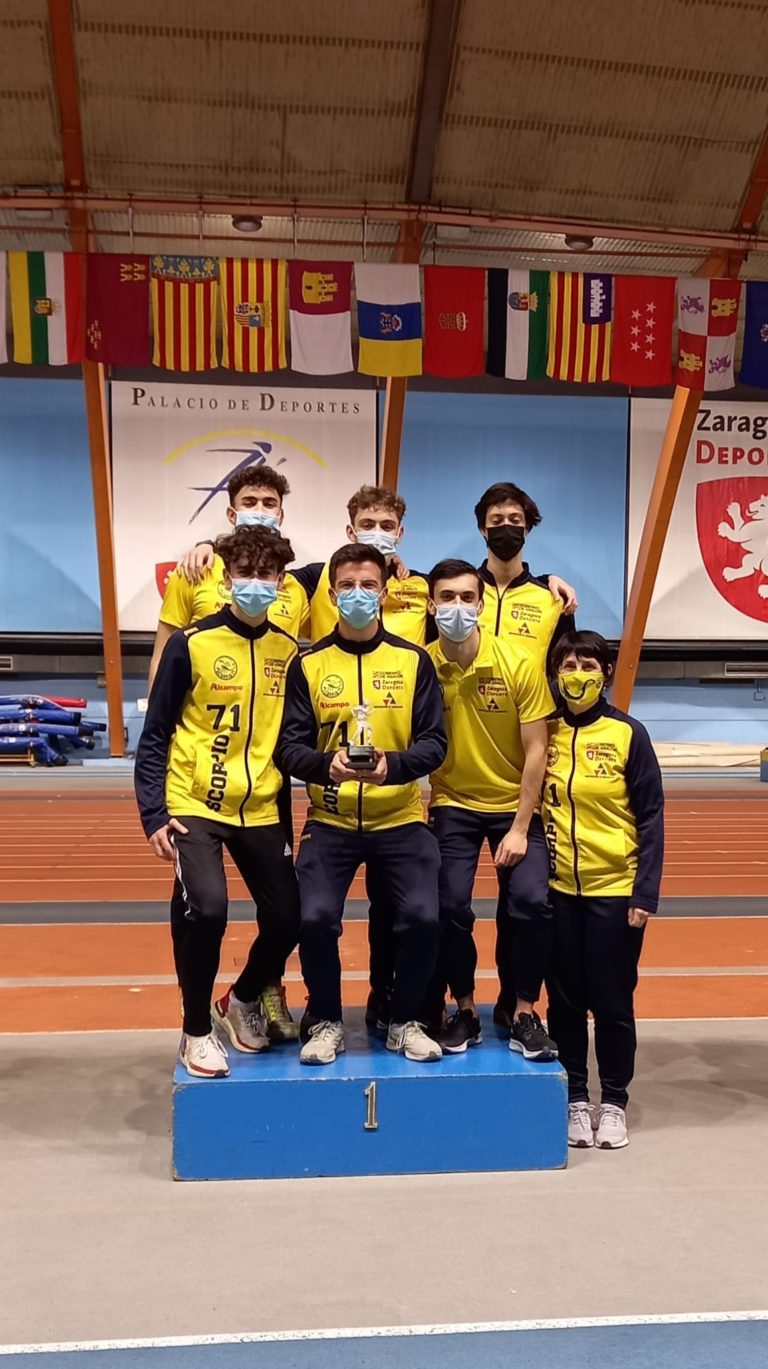 Los equipos absolutos masculinos y femeninos de Scorpio 71, campeones en el campeonato de Aragón por clubes en pista cubierta