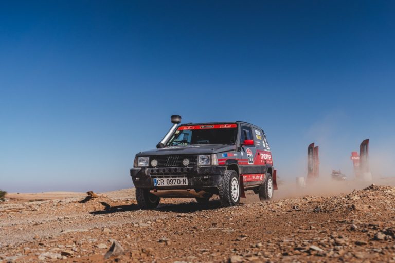 La zaragozana Lidia Ruba hace historia en el Dakar