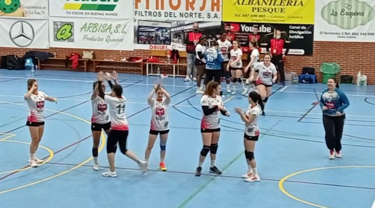 La defensa y portería maña cortó la buena racha de Castro-Urdiales (24-29)