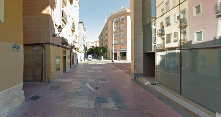 Urbanismo ordena la clausura de tres locales de alterne en la zona de Zamoray-Pignatelli tras una inspección solicitada por Calles Dignas