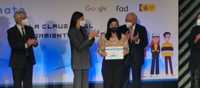 Una alumna de Huesca recibe de  el premio Info_Influencers de la Fundación Ayuda Contra la Drogadicción