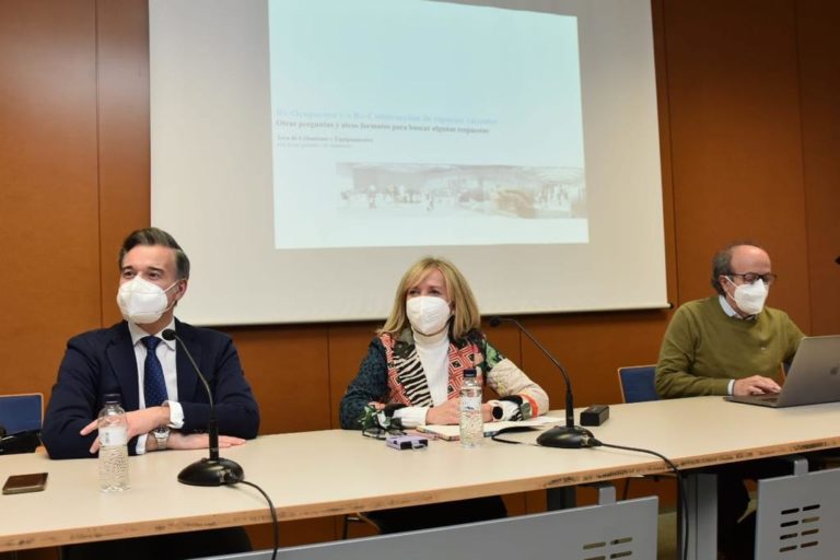 Los vecinos de La Almozara participan en una jornada informativa sobre los proyectos de las piscinas o de la ampliación del centro cívico