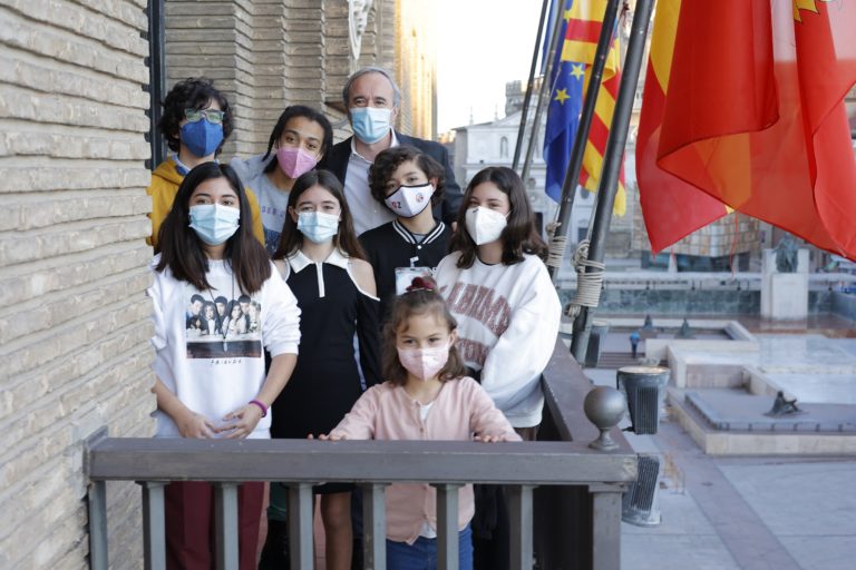 El alcalde recibe las propuestas del nuevo Consejo de la Infancia y la Adolescencia de Zaragoza para mejorar la ciudad y cuidar el medioambiente