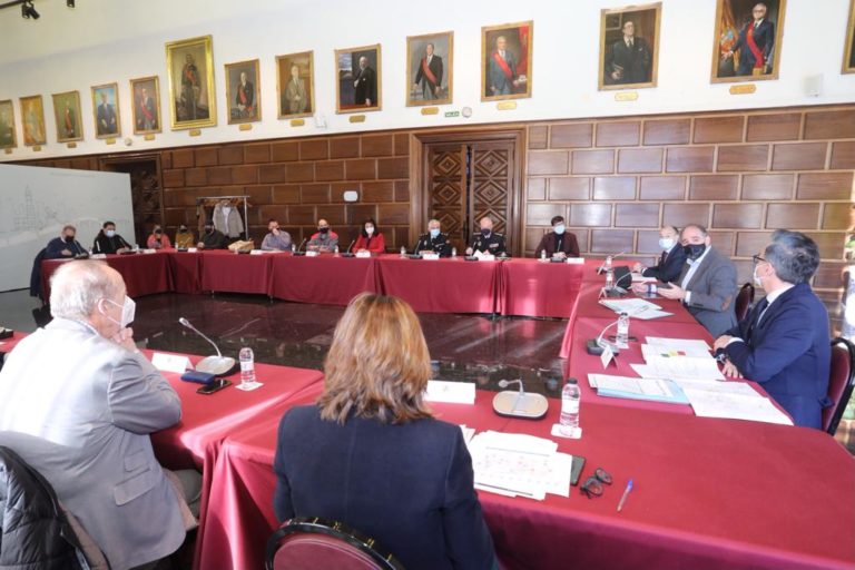 Primera reunión entre administraciones con vecinos y comerciantes del Casco Histórico para avanzar en los planes de mejora del distrito