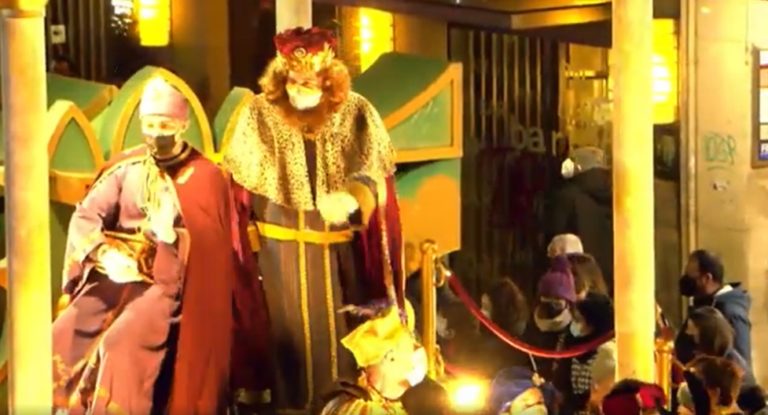 Los niños de Aragón reciben con ilusión a los Reyes Magos de oriente