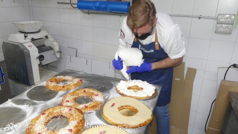 Cerca de 4.000 raciones de roscón de Reyes llegarán a una decena de entidades sociales de Zaragoza