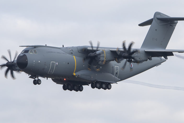 Sale de la base de Zaragoza el avión militar que repatriará a los naufragos del Villa de Pitanxo