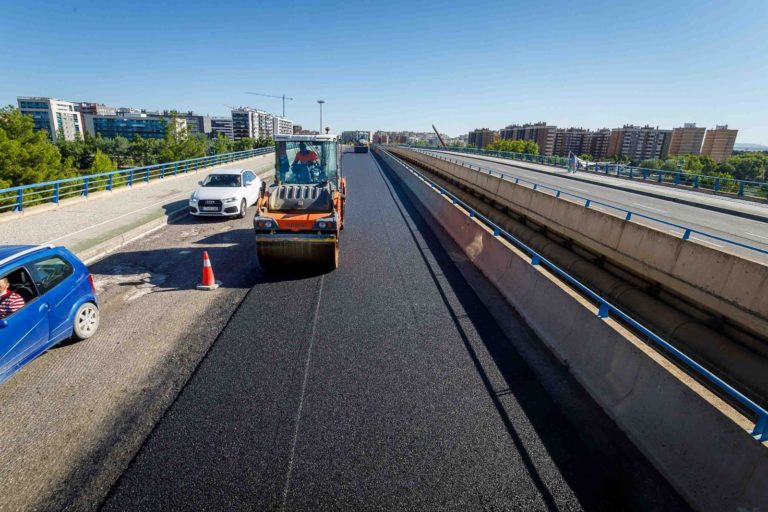 Las obras de asfaltado van a centrarse esta semana en los distritos de El Rabal, Delicias, Centro y Universidad.