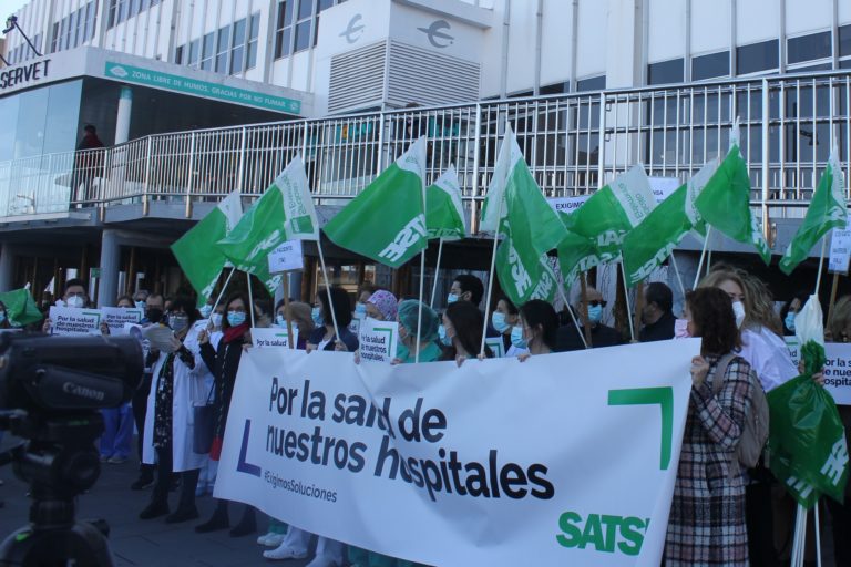 Enfermeras y fisioterapeutas protestan por la “extrema gravedad” de la salud de los hospitales de Aragón
