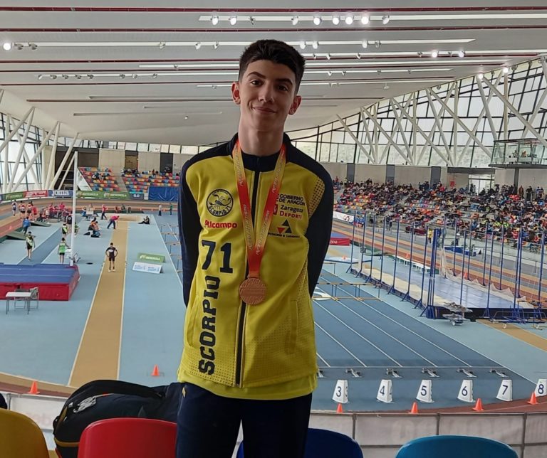 El velocista de Scorpio 71 Aarón Gastón consigue la medalla de bronce en 300m del Campeonato de España Sub16