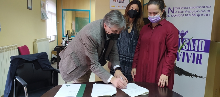El IAM firma un convenio para formar a 30 mujeres víctimas de violencia para facilitar su inserción sociolaboral