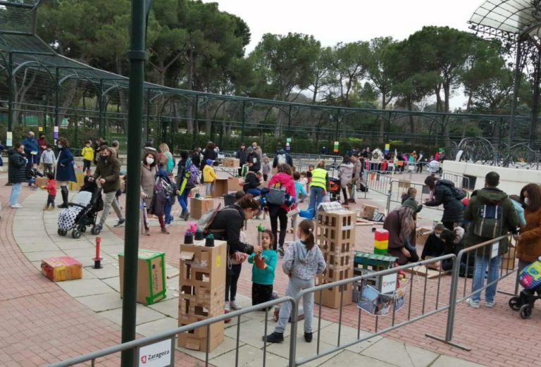 El Parque Grande ha acogido una tarde de juegos y animación con familias de 18 centros educativos de la Red Stars