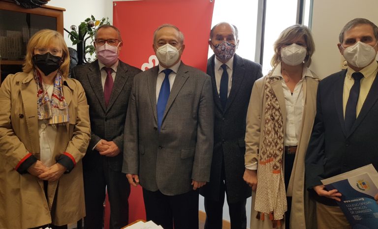 El Colegio de Médicos de Zaragoza dona 5.000 euros a la Campaña de Emergencia Cáritas Diocesana con Ucrania