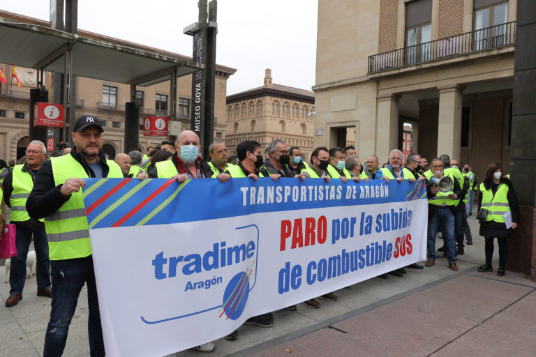 Tradime se concentra en la Delegación y exige un plan de actuación que haga frente a la subida de los combustibles