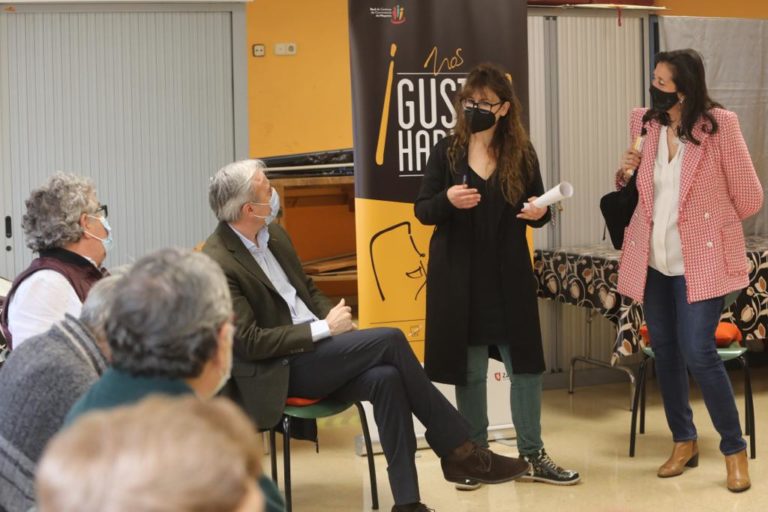 El programa Nos Gusta Hablar se extiende a cinco centros municipales de mayores