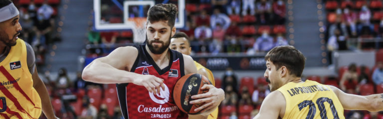 El Casademont Zaragoza obra el milagro ante el líder (76-71)