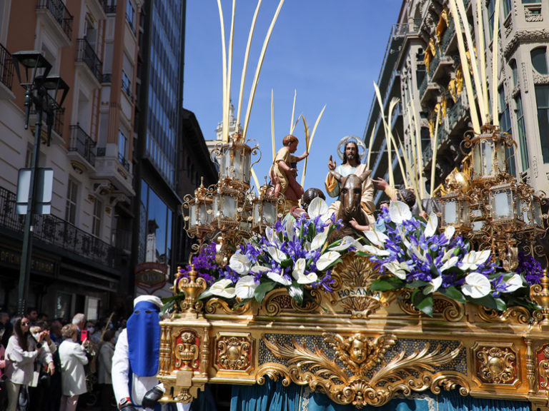 El Domingo de Ramos llena de Pasión las calles de Aragón