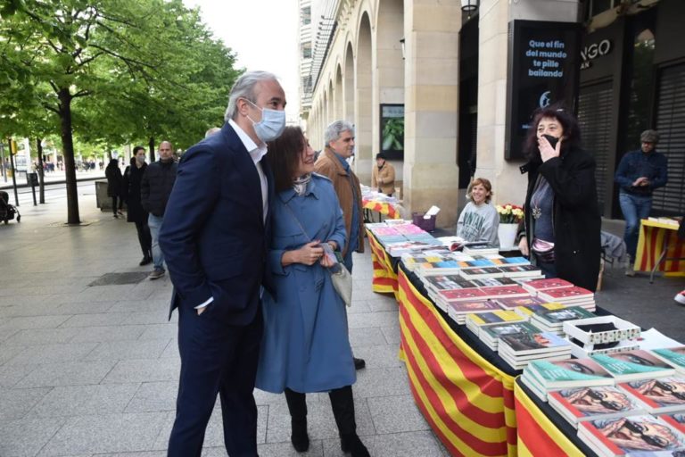 Las librerías de Zaragoza salen a la calle por el día del libro