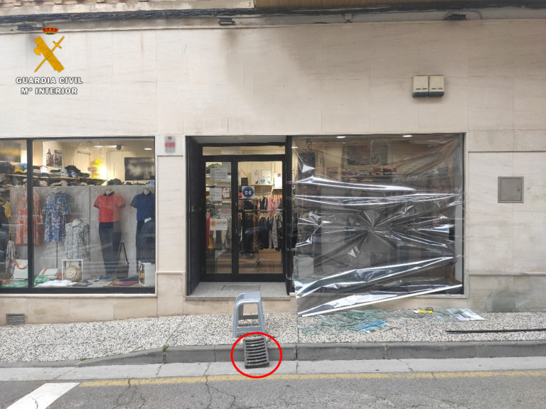 La Guardia Civil detiene a 8 jóvenes tras cometer varios robos en establecimientos comerciales de Casetas