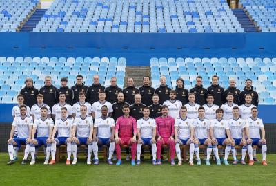 El Real Zaragoza posa para la foto oficial de la temporada 2021/2022
