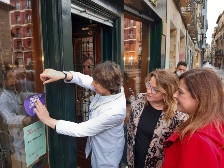 La campaña de los Puntos Violeta llega a las 733 farmacias de Aragón