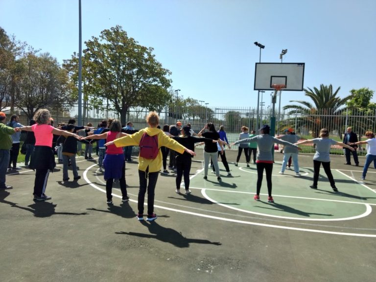 El Centro Deportivo Municipal La Granja acoge una jornada deportiva para personas sin hogar