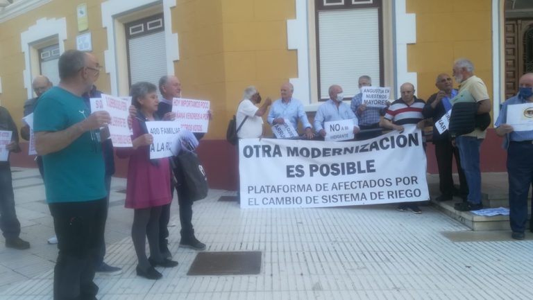 Los afectados por el cambio en el sistema de riego de la comunidad nº V de Ejea piden la «neutralidad» del Ayuntamiento