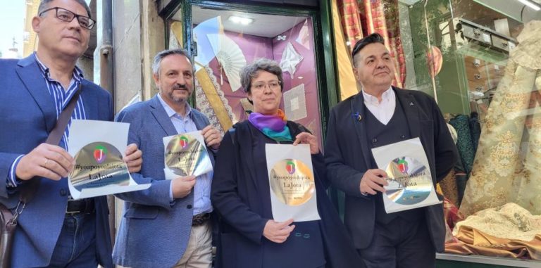Los escaparates de Aragón se visten de jota para apoyar su candidatura a Patrimonio de la Humanidad de UNESCO