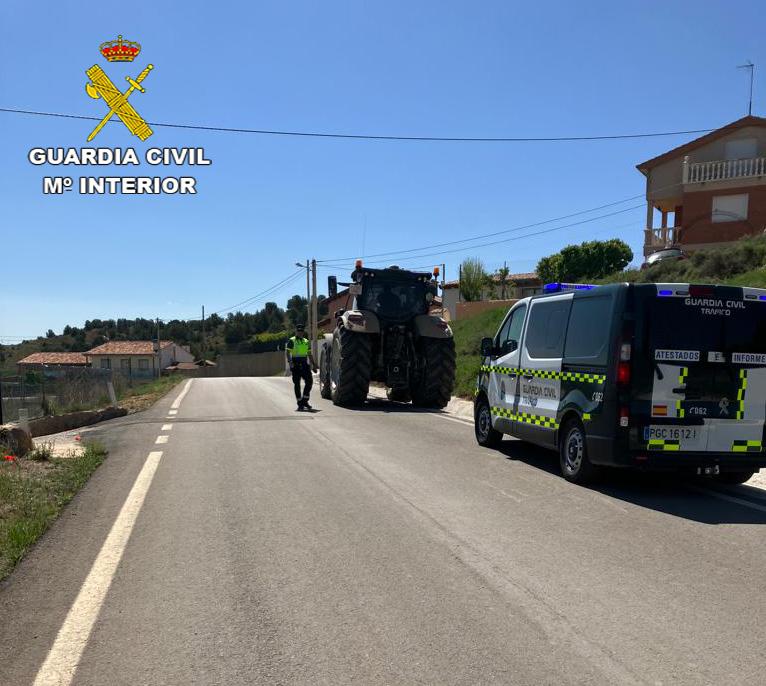 La Guardia Civil de Teruel investiga a una persona al permitir el manejo de un tractor agrícola a una menor en Burbáguena