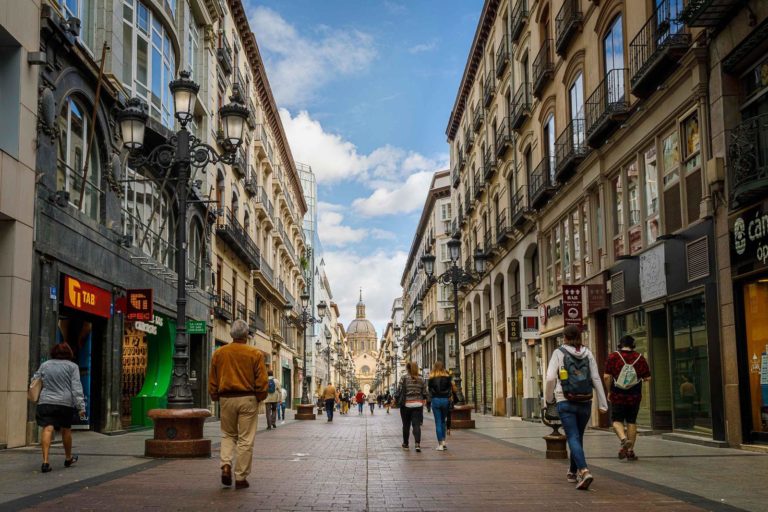 Los zaragozanos califican los servicios municipales con un 7