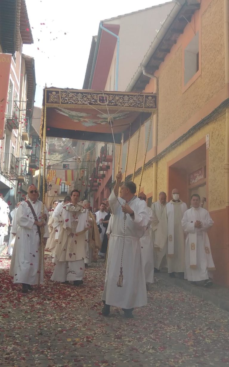 Daroca se engalana para celebrar el Corpus