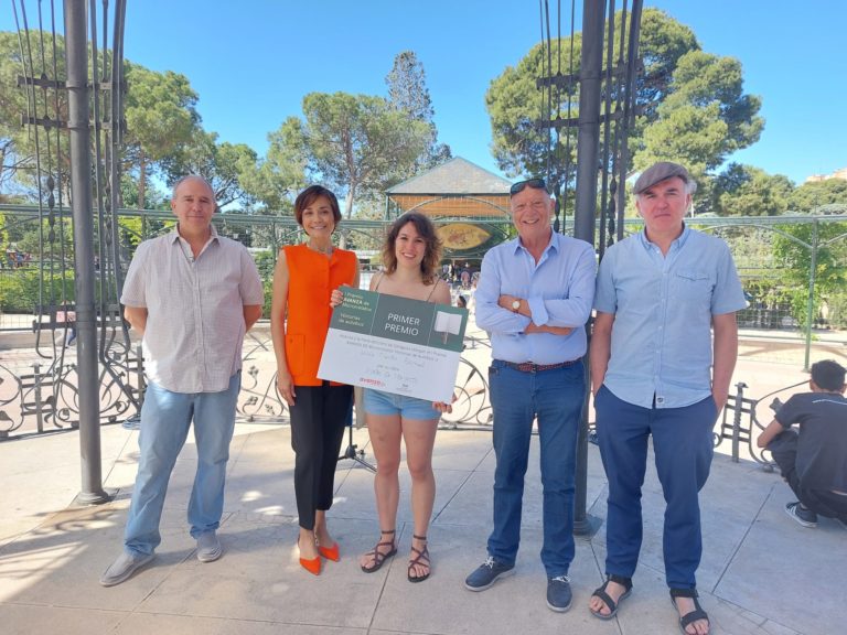 El relato Final de trayecto de Lucía Tiestos, gana el I Premio Avanza de microrrelatos ‘Historias de autobús’ de la Feria del Libro en Zaragoza