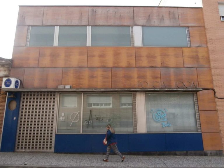 Urbanismo licita las obras para adecuar el antiguo cuartel del barrio Oliver como Casa de Juventud