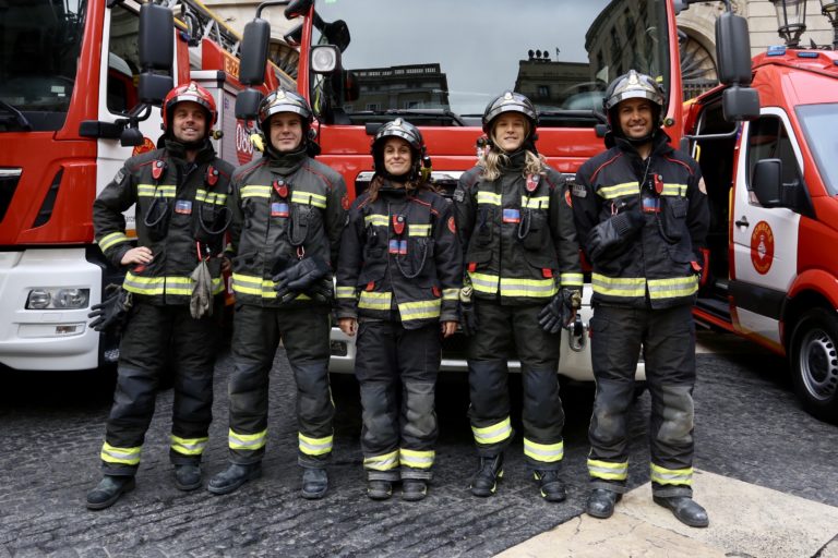 Más de mil sellos del trabajo de los bomberos en el mundo protagonizan la nueva exposición del Museo del Fuego