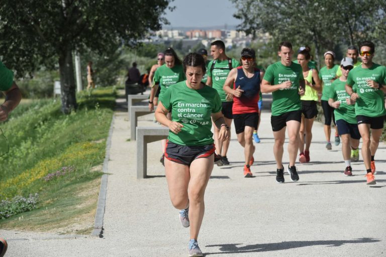 La Marcha Contra el Cáncer ha reunido a 2.000 personas en el Parque del Agua de Zaragoza.